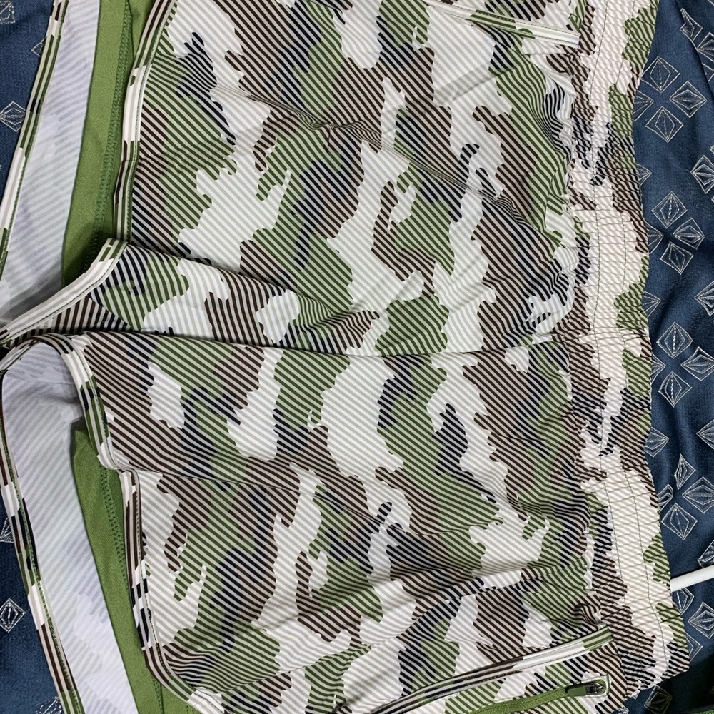Aviva running shorts camo